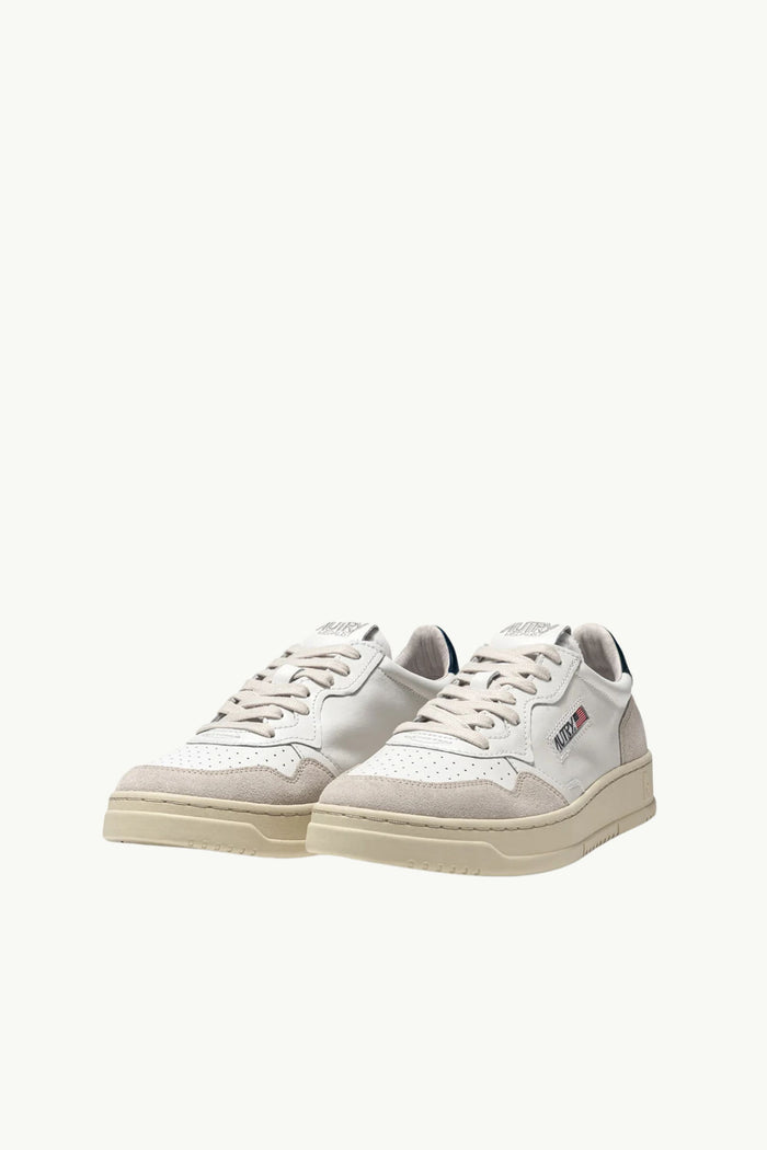 Medalist Low Wom Leat Suede Donna Autry-2