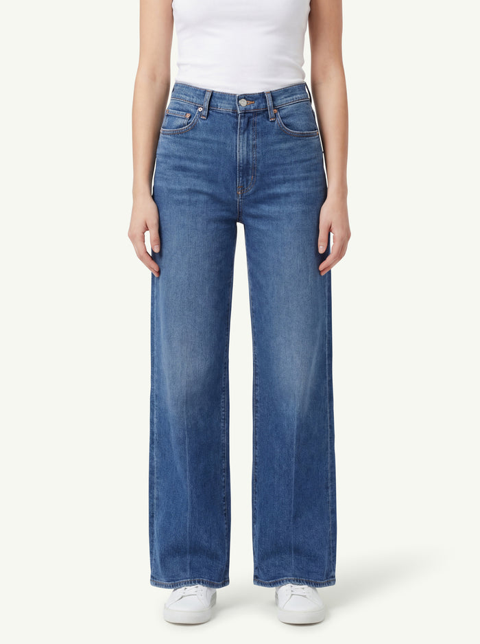 The Mid Rise Lasso Sneak  Donna Mother